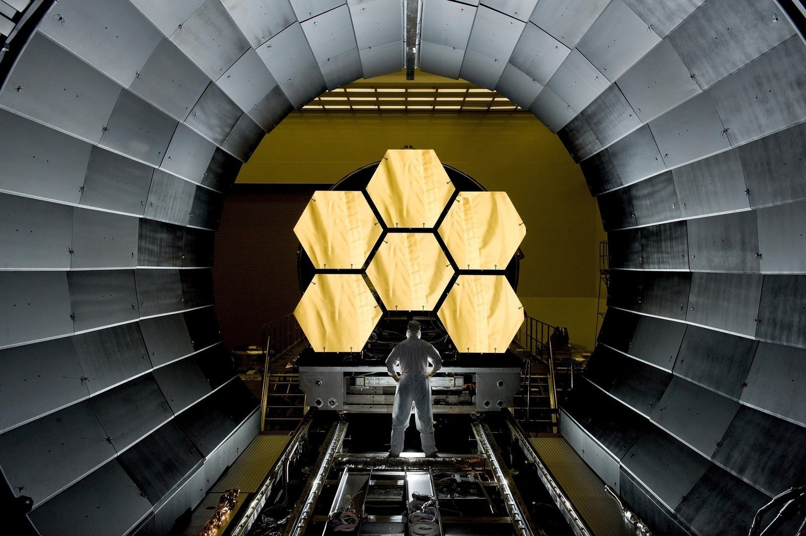architecture-technology-cosmos-telescope-space-room-923246-pxhere.com-min